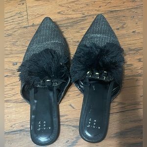 Size 10 Black Pointed Herringbone Tassel Women’s Slide Flats